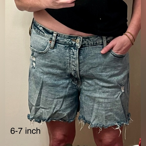 Old Navy high rise distressed short 16, great condition! - Picture 5 of 8